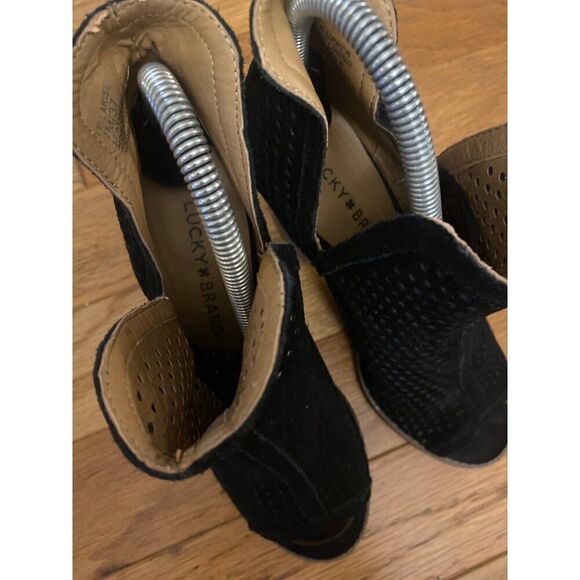 Lucky Brand women's Perforated Black Suede 3.5" Block Heel Peep Toe Booties 7M - Picture 3 of 9